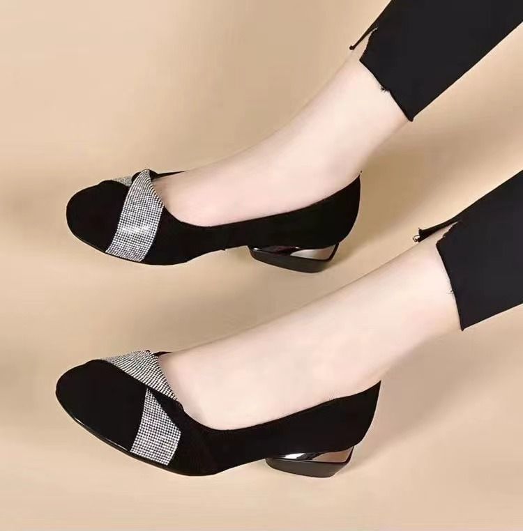 Fashionable high quality pointy suede decorative crystal pointy heels
No reviews yet