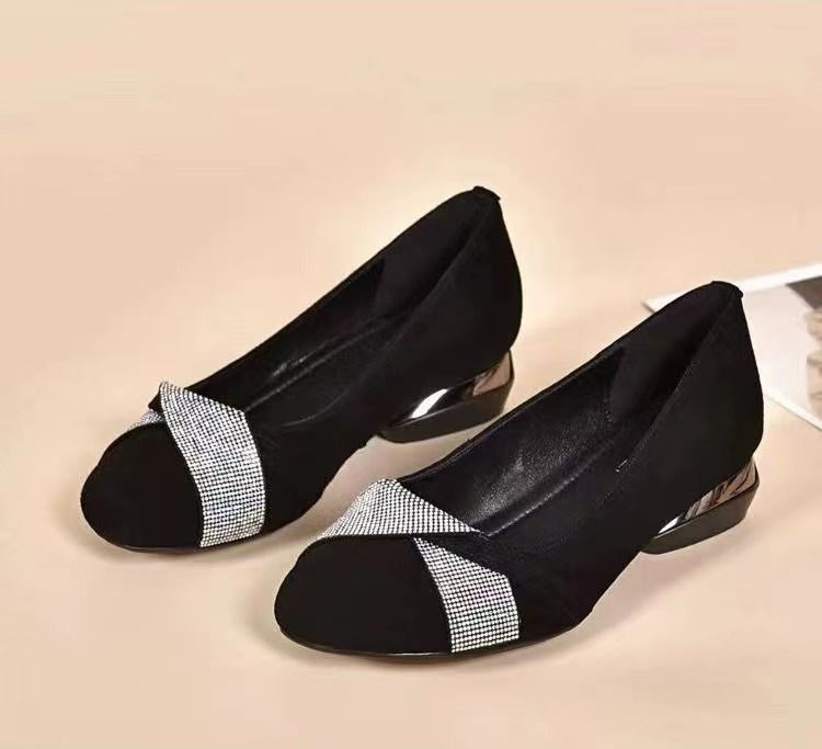 Fashionable high quality pointy suede decorative crystal pointy heels
No reviews yet