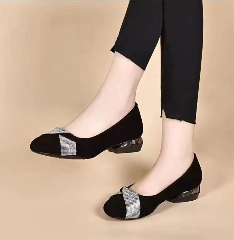 Fashionable high quality pointy suede decorative crystal pointy heels
No reviews yet