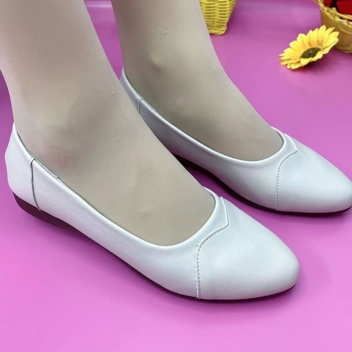 2023 Women's fashion casual breathable walking shoes