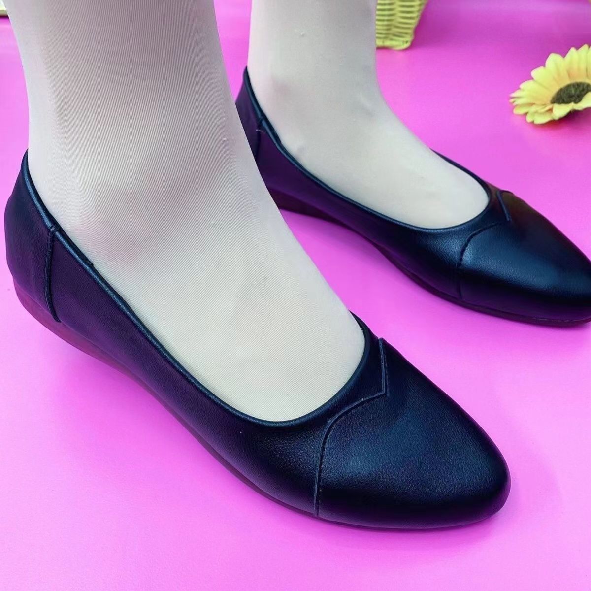 2023 Women's fashion casual breathable walking shoes