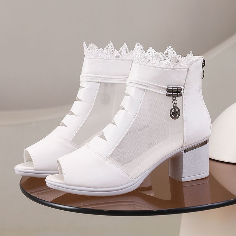 Muffled Leather lacquered net boots women 's summer low heel sandals breathable flat leather.