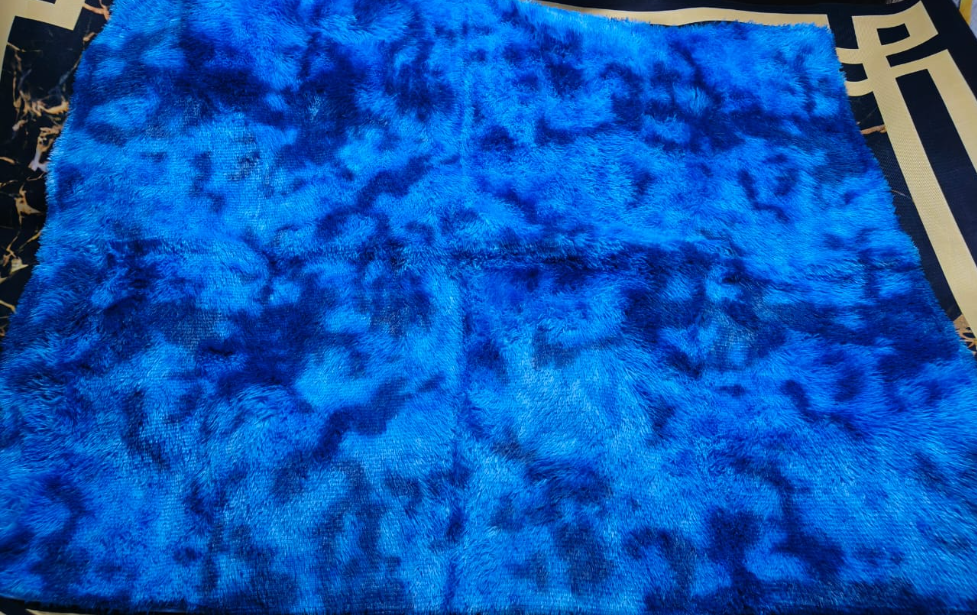 OFFER!OFFER!! Fluffy 5*8 Soft Carpets ; It improves the look of your sitting room by making it more appealing and is easy to clean