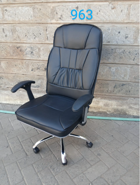 Executive Leather High Back OFFICE Leather chair with arm and rolling wheels