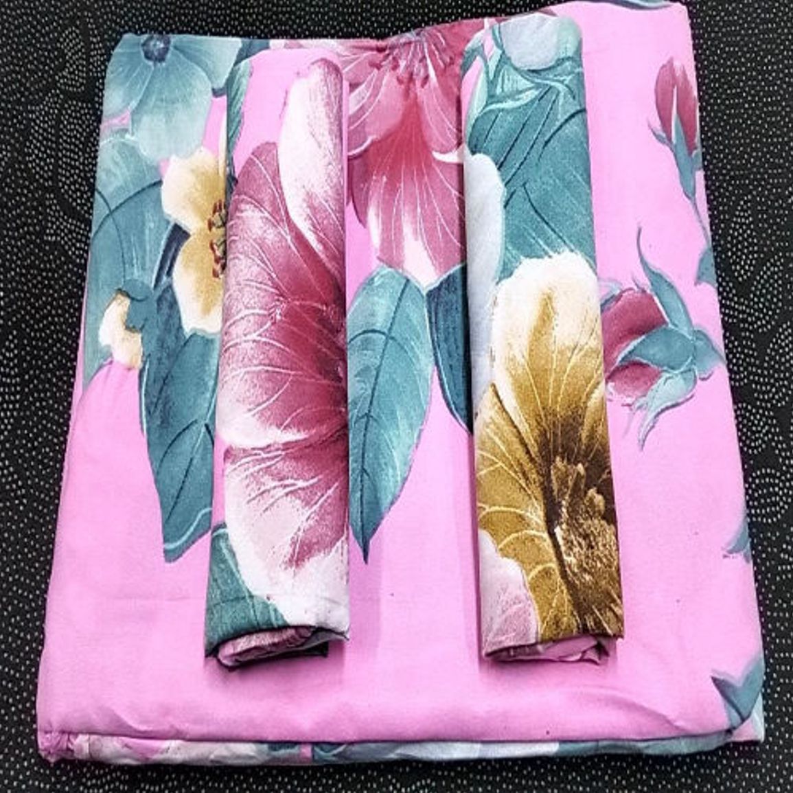5*6 4 pc bedsheets (2 pcs Bedsheets  2 pcs pillow cases) Its soft, smooth and comfortable to touch and lie on. Its made of cotton. Its easy to clean and iron