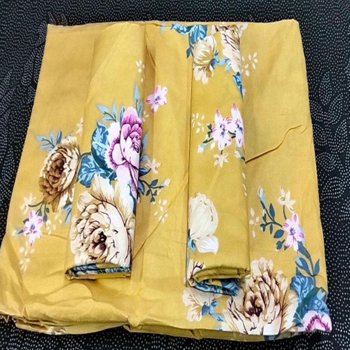 5*6 4 pc bedsheets (2 pcs Bedsheets  2 pcs pillow cases) Its soft, smooth and comfortable to touch and lie on. Its made of cotton. Its easy to clean and iron