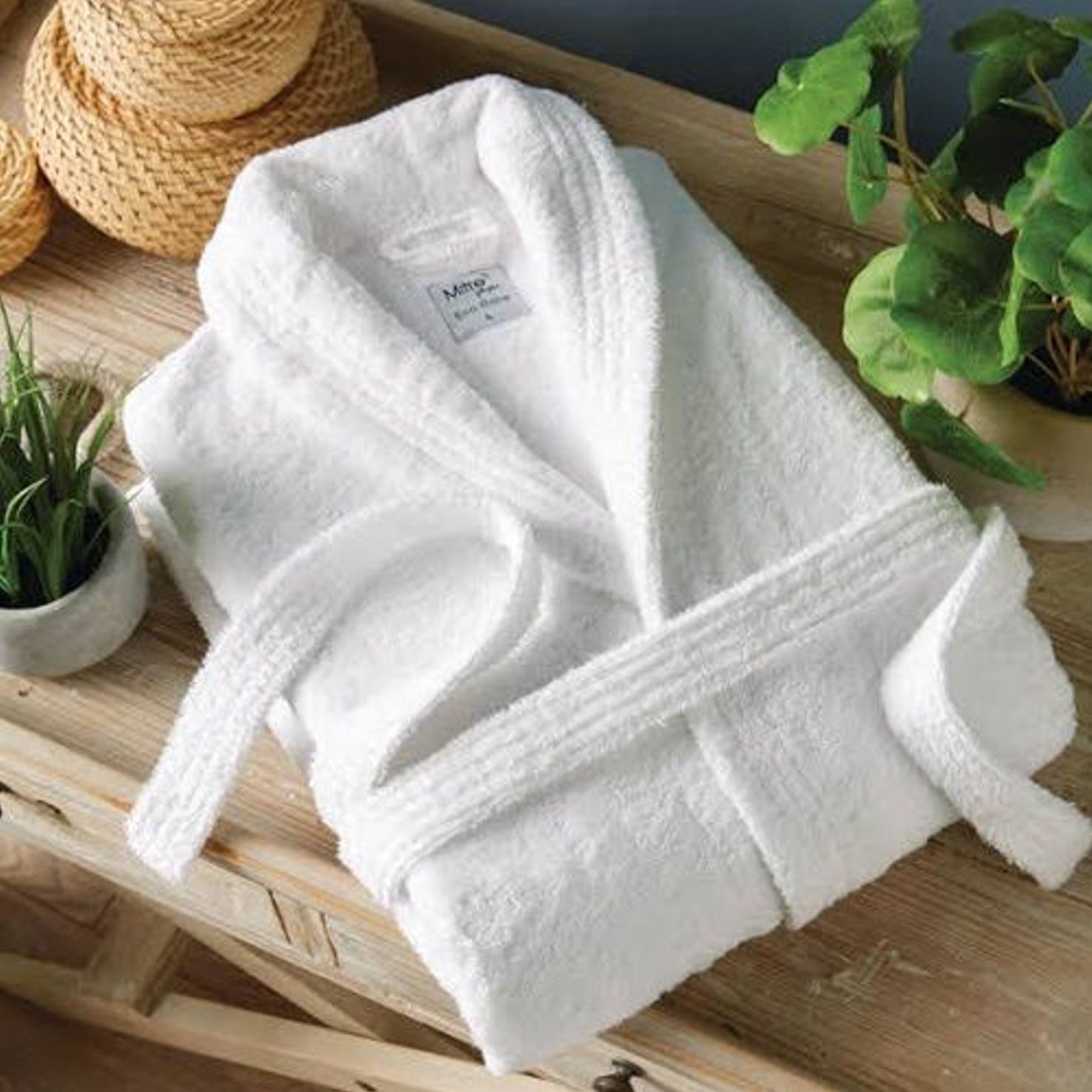 Fashion Fleece Bathrobe Long Shawl Collar Plush Robe-unisex Super Soft Cotton Rich Fleece Robe Wrap Bathrobe / Nightwear Snuggle down in comfort around the house or after-shower routine. It is lovely