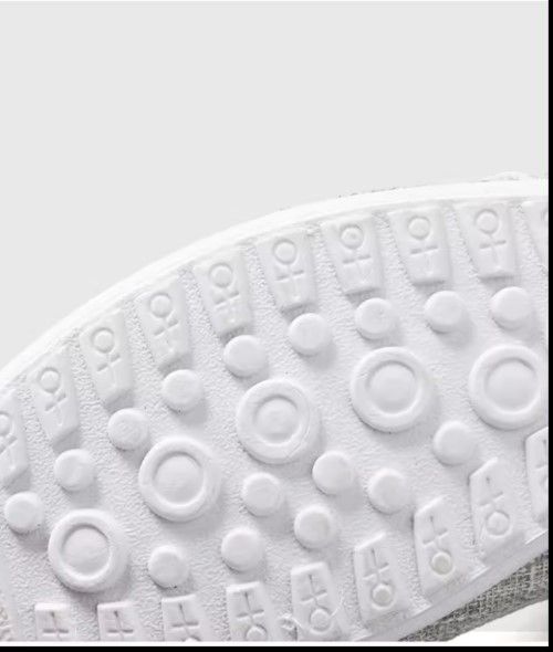 Step Into Comfort And Style With These Men's Shoes Men's Casual Lace-Up Shoes, Designed For Everyday wear. Perfect For Both Casual Outings And Semi-Formal Occasion. Breathable Men's Canvas Shoes , Sof