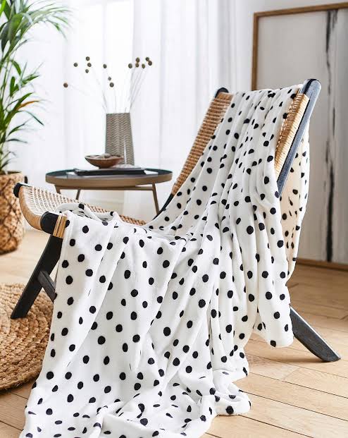 6*6 Fleece blanket Soft and warm Lightweight Throw Blanket for Bed, Sofa, Couch, Travelling and Camping