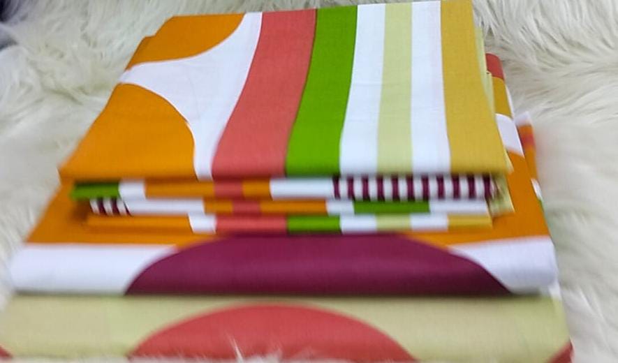 6pcs of 6*7 Both Print pattern Cotton bedsheets set comes as 2pcs Bedsheets and 4pcs Pillow Cases Bedding Set