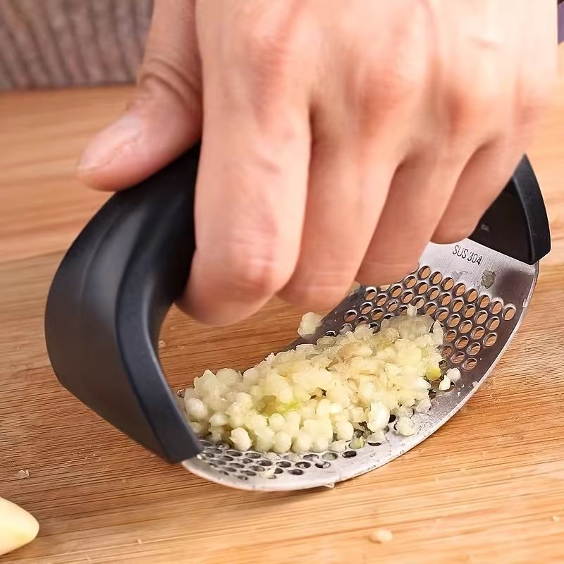 Stainless Steel Garlic Mincer Crusher Manual Garlic Mashing Artifact Multi-functional Household Pat Garlic Pressing Kitchen Tool