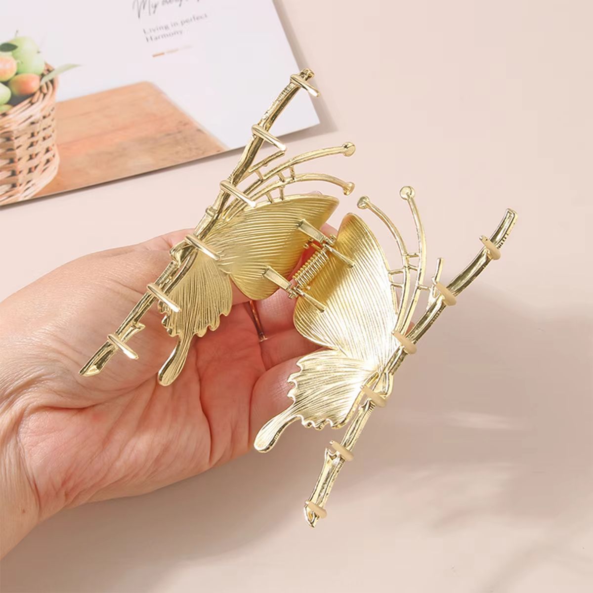 Elegant 10cm Metal Butterfly Shark Clip | Durable Hair Claw for Women Girls, Fashion Hair Accessories (Party & Daily Use)