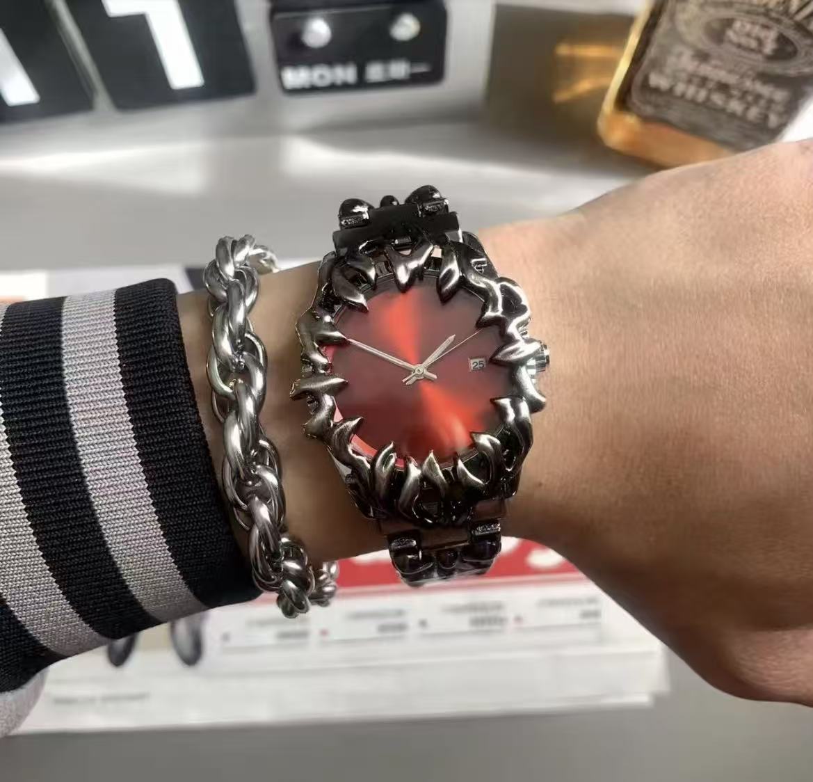 Fashionable European And American Claw Men's Watch, Style Retro European And American Watch, Irregular Claw High-End Hip-Hop Watch