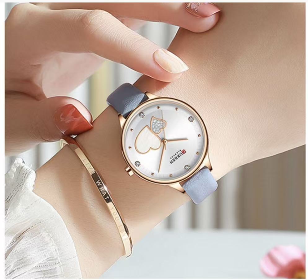 CURREN 9077 Belt Watch Water-Resistant Quartz Watch Heart-Shaped Rhinestone Fashion Leather Strap Watch Women's Watch, Adopting Japanese Movement, Acrylic Crystal