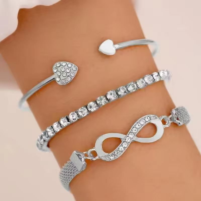 Best Selling Luxury Women's Quartz Watch with Three Bracelets Diamond Elegant Zinc Alloy Material Perfect First Choice Gift