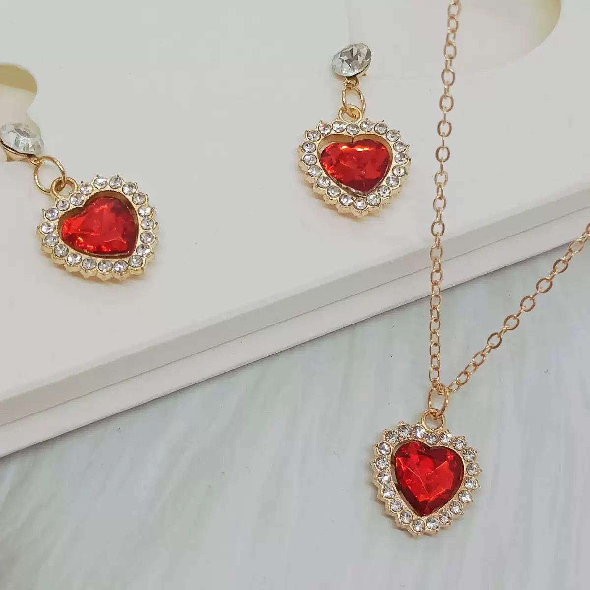 Fashion Women's Gifts Wholesale Trend Quartz Watch Set Bracelet Five Piece Necklaces, Earrings, Rings, Bracelets for Girls