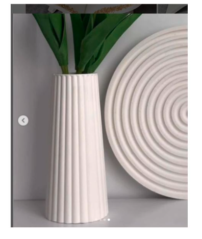 Minimalist 18cm Ribbed Ceramic Vase – Handmade Modern Decor Piece For Homes Vase Cement Plaster Floral Arrangement Ornament Silicone Mold Design