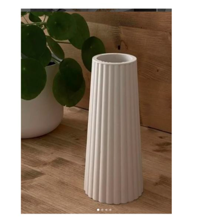 Minimalist 18cm Ribbed Ceramic Vase – Handmade Modern Decor Piece For Homes Vase Cement Plaster Floral Arrangement Ornament Silicone Mold Design