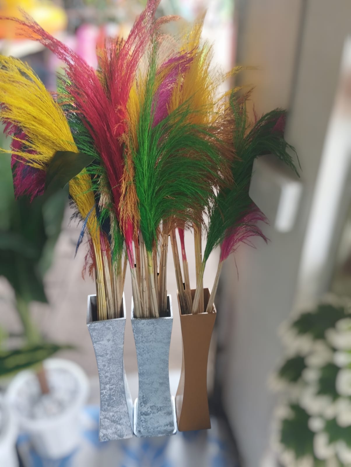 Artificial Decorative Dried Pampas Grass For Home Decor with White Handmade Wooden Vase/ Planter Vase