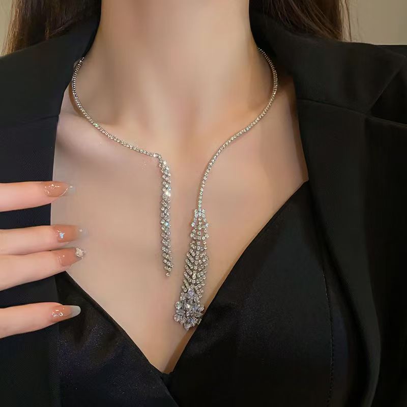 Diamond studded zircon tassel necklace, European and American high-end collar, temperament collarbone chain