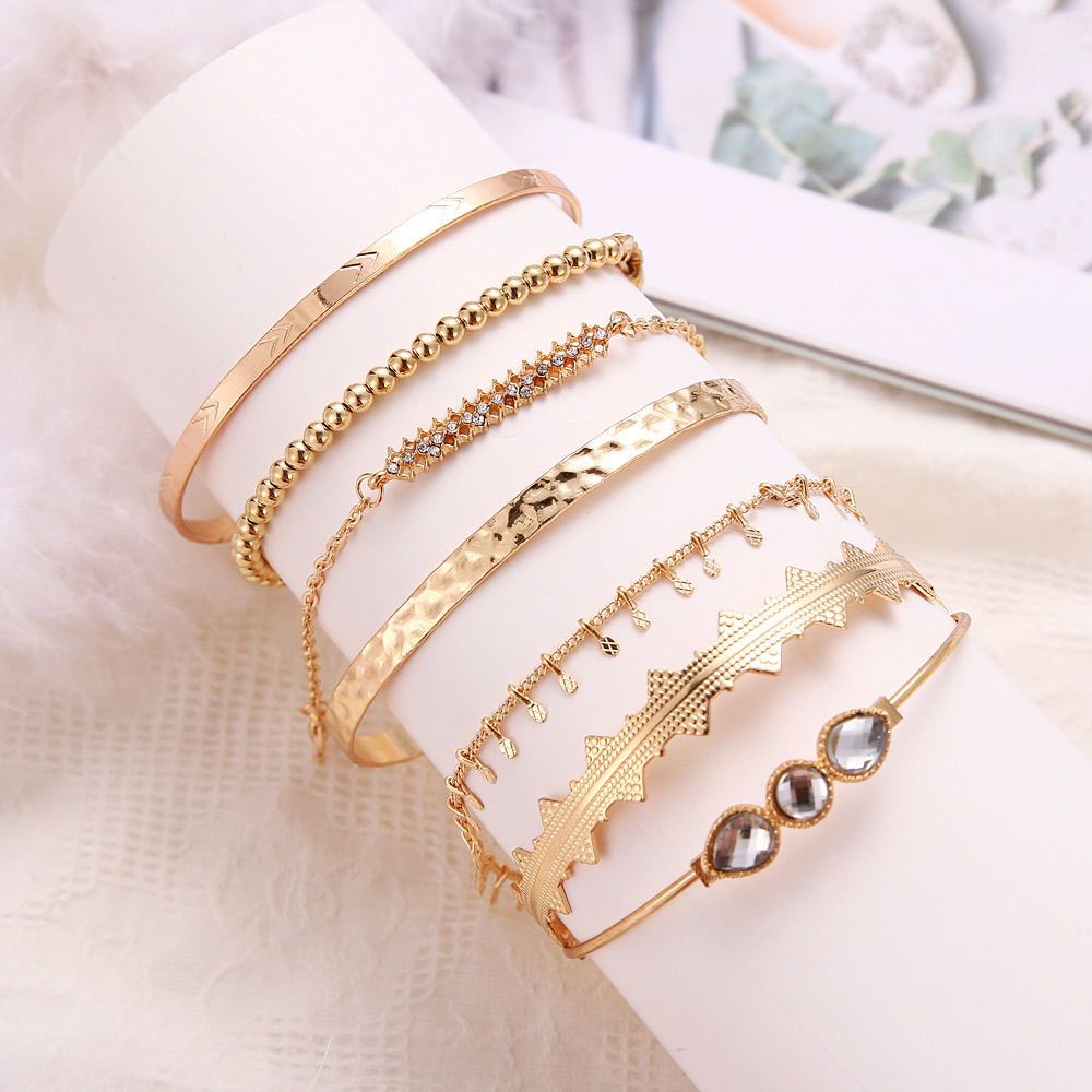 7 Pieces Women's Gold Bangle Bracelet - Multi-Layer Stackable Textured Bracelet Bohemian Jewelry Set.