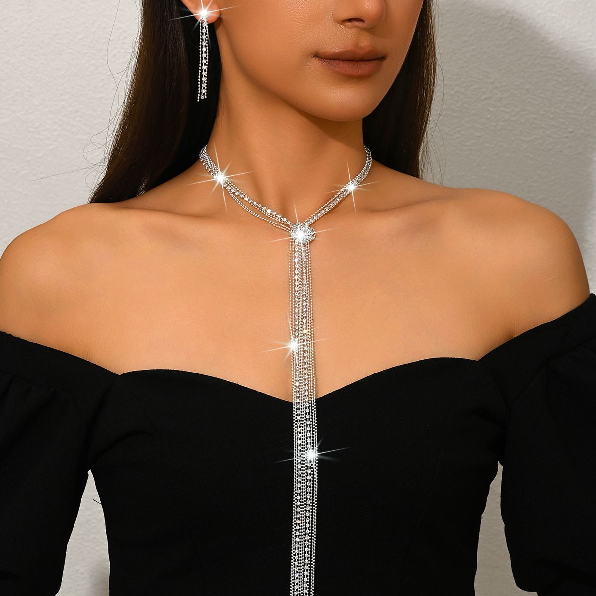 European and American fashion minimalist full diamond tassel necklace, super sparkling, light luxury, high-end feeling, collarbone chain, personalized temperament, cold style decoration