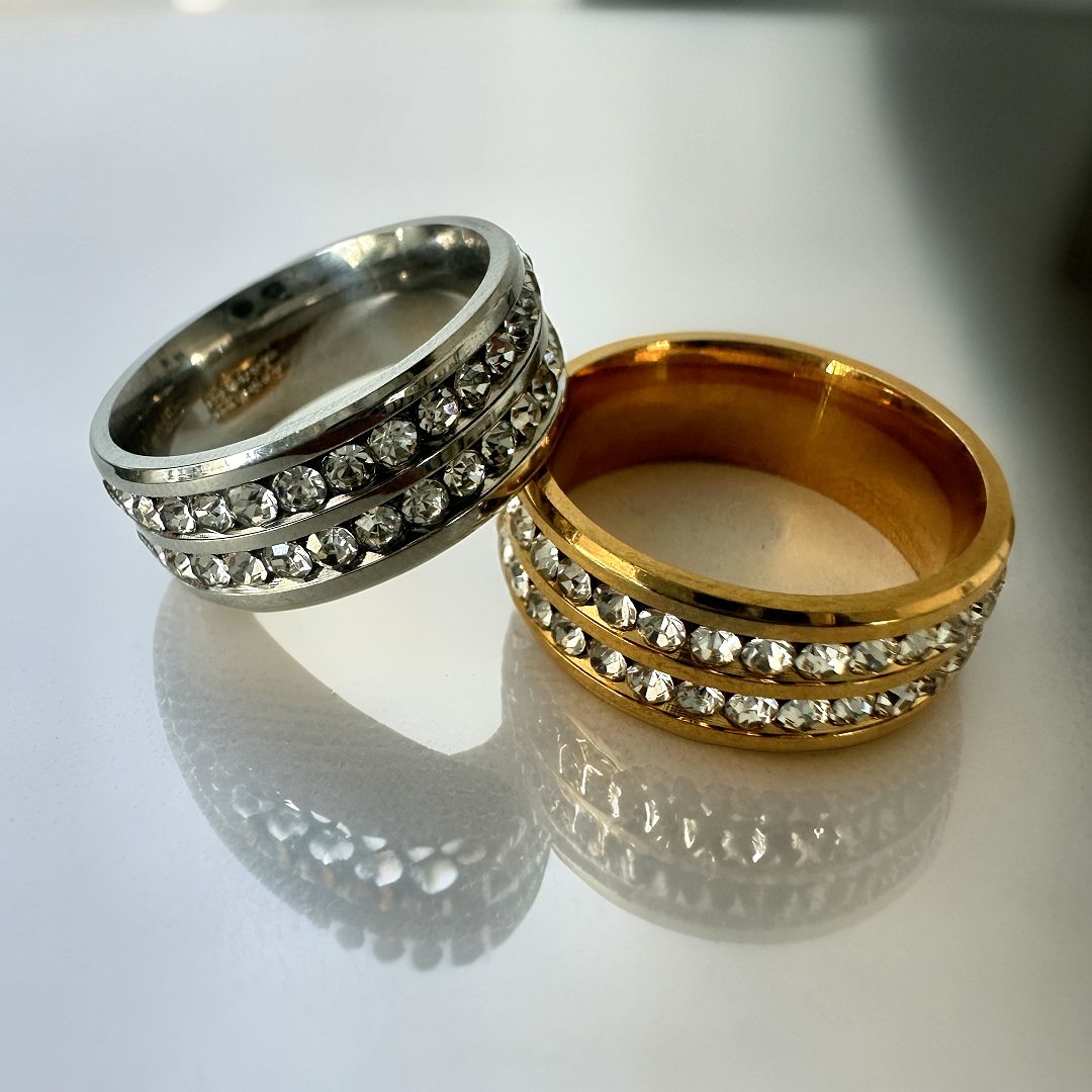 Hot selling Hip Hop 3-piece/set Starry Sky Watch with Diamond Set, Fashion Alloy Steel Strip Watch, European and American Trendy Quartz Watch Jewelry Gift Box（1*watch 1*bracelet 1*ring）