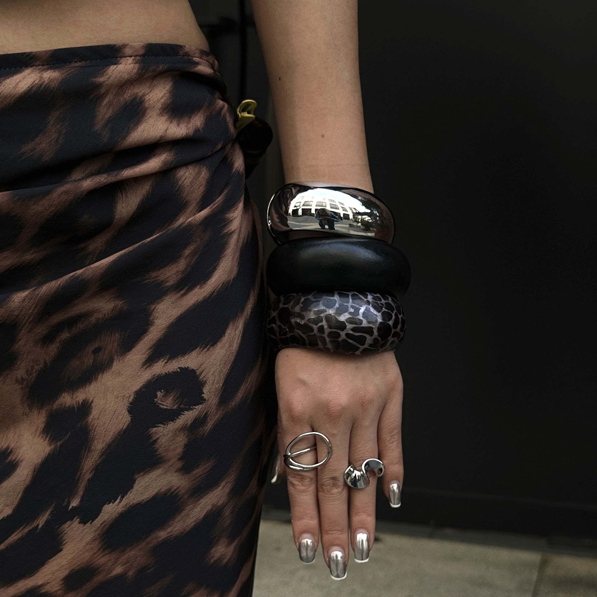 Minimalist Silvery Round Chunky Metal Cuff Bracelets Solid Black Wooden Wide Bangles Hip Hop Rock Geometric Wristbands Jewelry