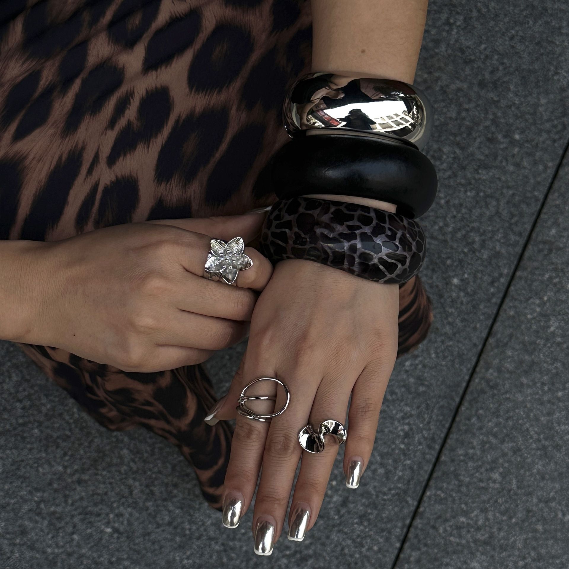 Minimalist Silvery Round Chunky Metal Cuff Bracelets Solid Black Wooden Wide Bangles Hip Hop Rock Geometric Wristbands Jewelry