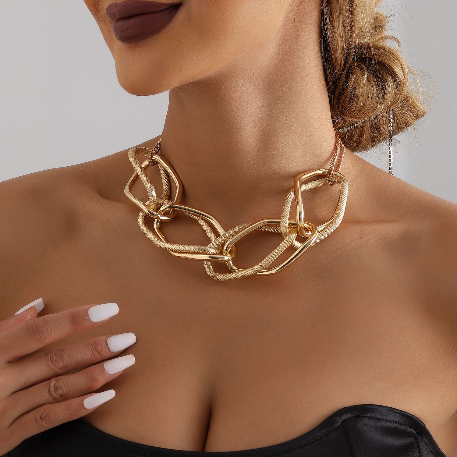 Exaggerated Big Thick Chain Short Choker Necklace for Women Trendy Statement Collar on the Neck Accessories 2025Fashion Jewelry
