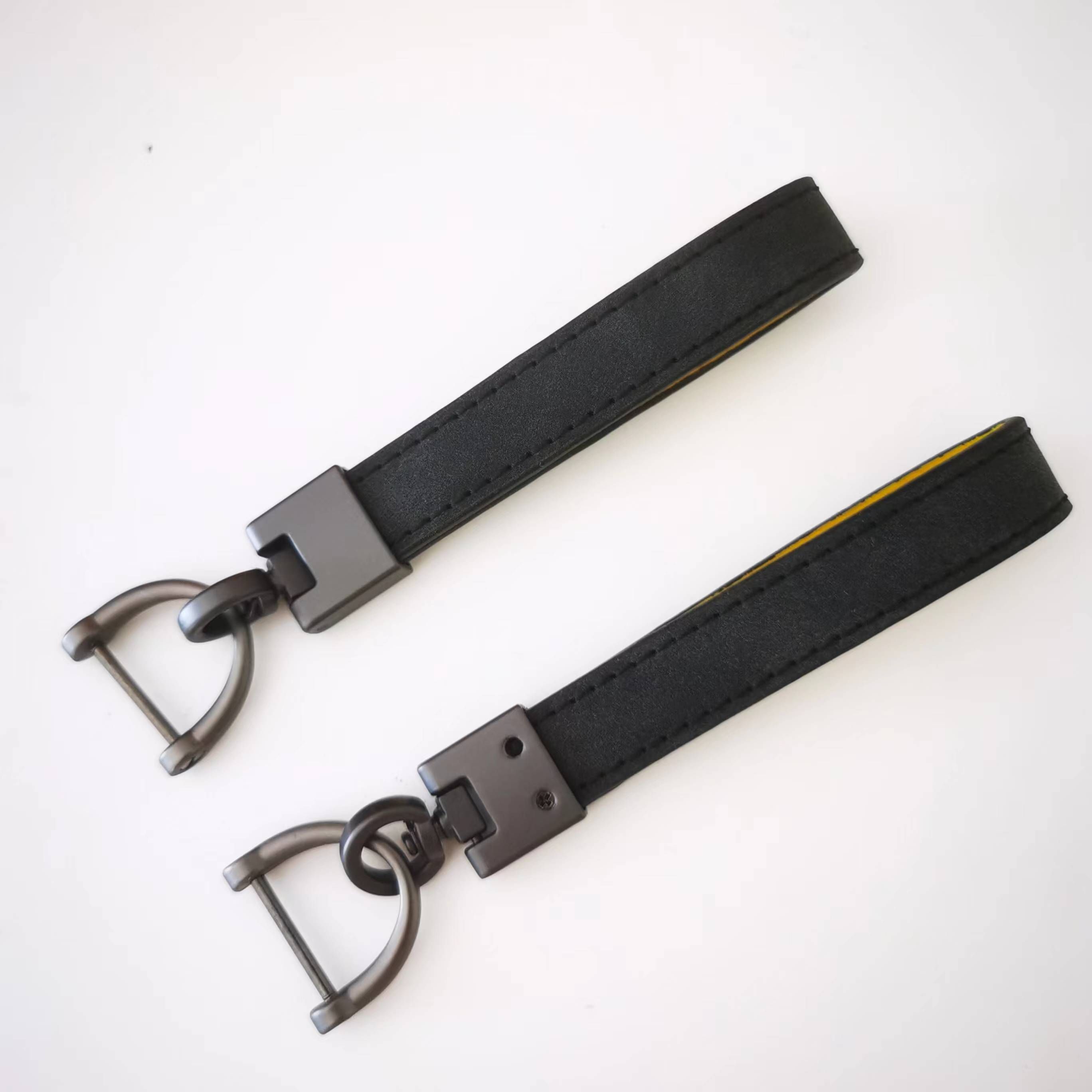 2Pcs car keychains car key holder high quality leather stainless steel car key chain with screw which makes the key safty