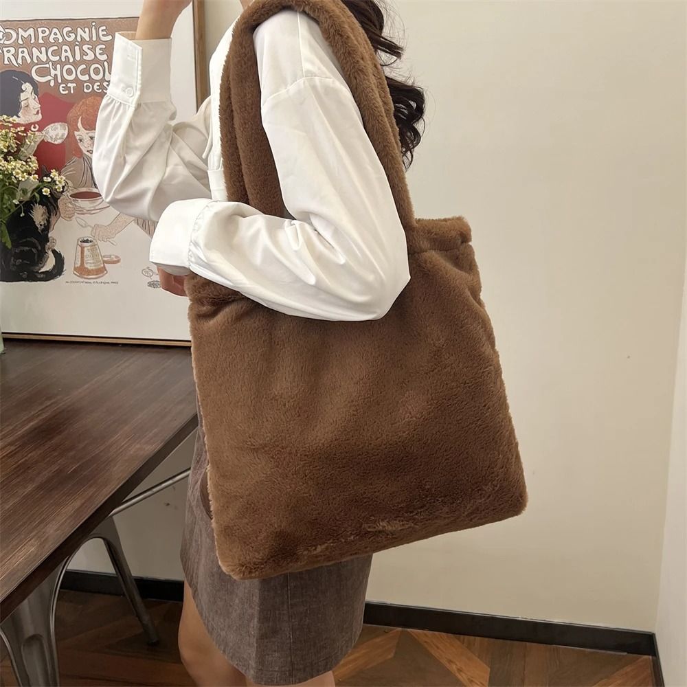 Women's Plush Underarm Bag Winter Lamb Faux Fur Shoulder Bag Solid Color Soft Fluffy Shopper Bags Large Capacity Casual Tote Bag Laptop Bag