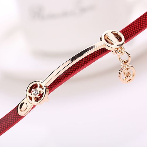 Ladies Bracelet Watch Alloy Diamond Fashion Pendant Watch Quartz Watch PU Thin Strap Watch Ladies