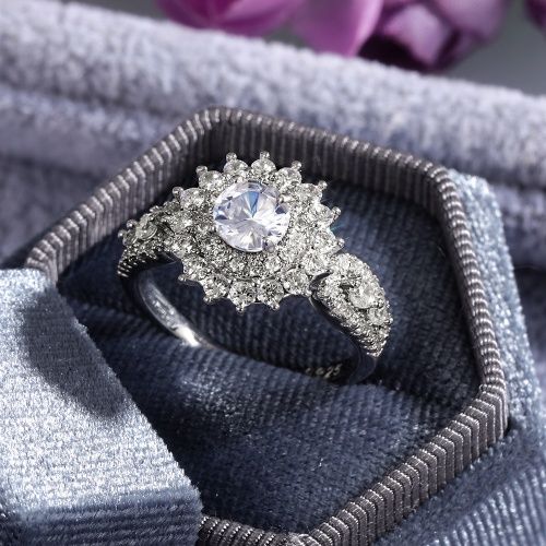 Lady New Fashion Engagement Ring European and American Luxury Women Wedding Ring Copper Platinum Plated Zircon Proposal Ring