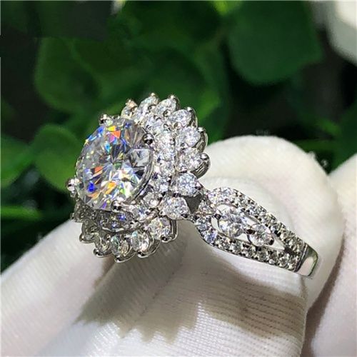 Lady New Fashion Engagement Ring European and American Luxury Women Wedding Ring Copper Platinum Plated Zircon Proposal Ring