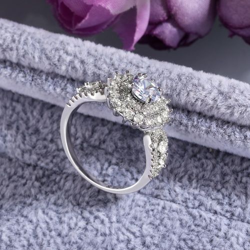 Lady New Fashion Engagement Ring European and American Luxury Women Wedding Ring Copper Platinum Plated Zircon Proposal Ring