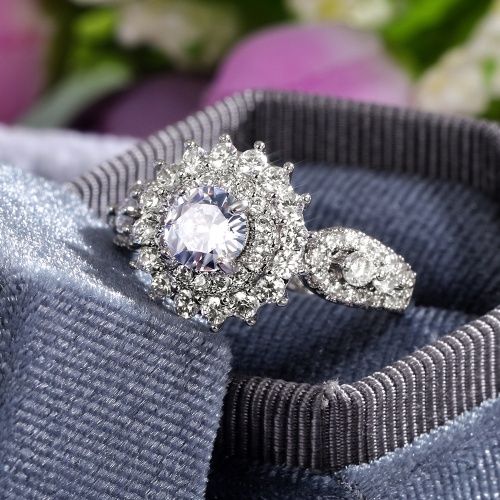 Lady New Fashion Engagement Ring European and American Luxury Women Wedding Ring Copper Platinum Plated Zircon Proposal Ring