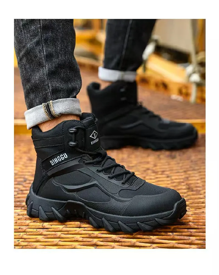 Large size safety boots with anti smashing and anti piercing Kevlar soles and steel toe caps, wear-resistant work shoes.