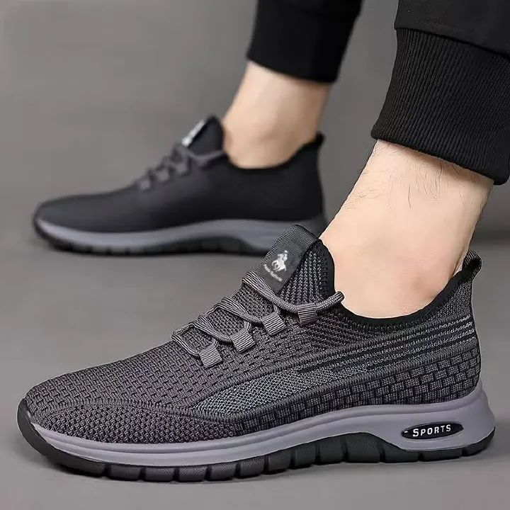 Running shoes with fly woven mesh surface, breathable and lightweight casual shoes, simple black, fashionable and trendy sports shoes.