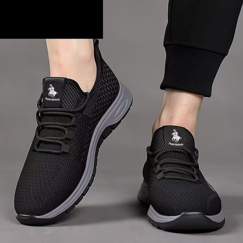 Running shoes with fly woven mesh surface, breathable and lightweight casual shoes, simple black, fashionable and trendy sports shoes.
