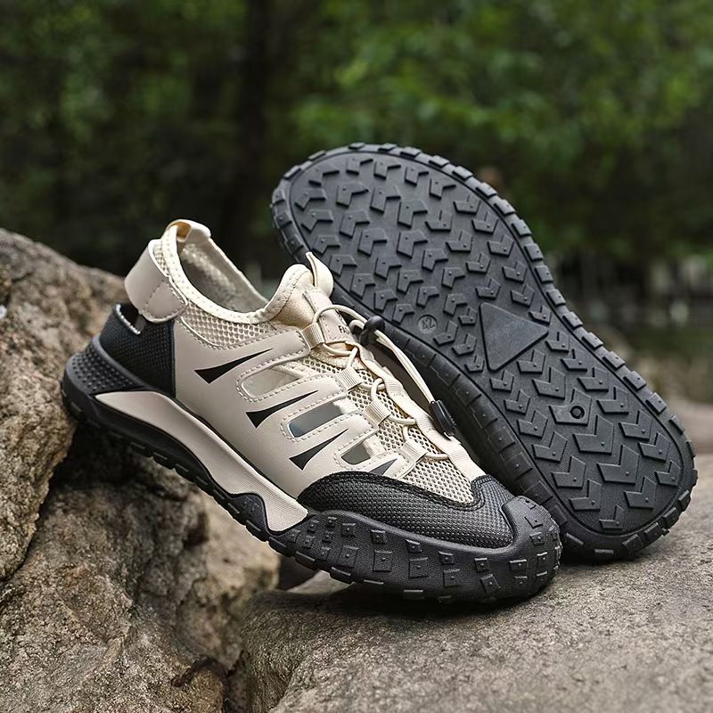 Sandals, men's shoes, outdoor shoes with hollowed-out holes, outdoor leisure sports shoes, breathable wading shoes with toe caps for the beach.