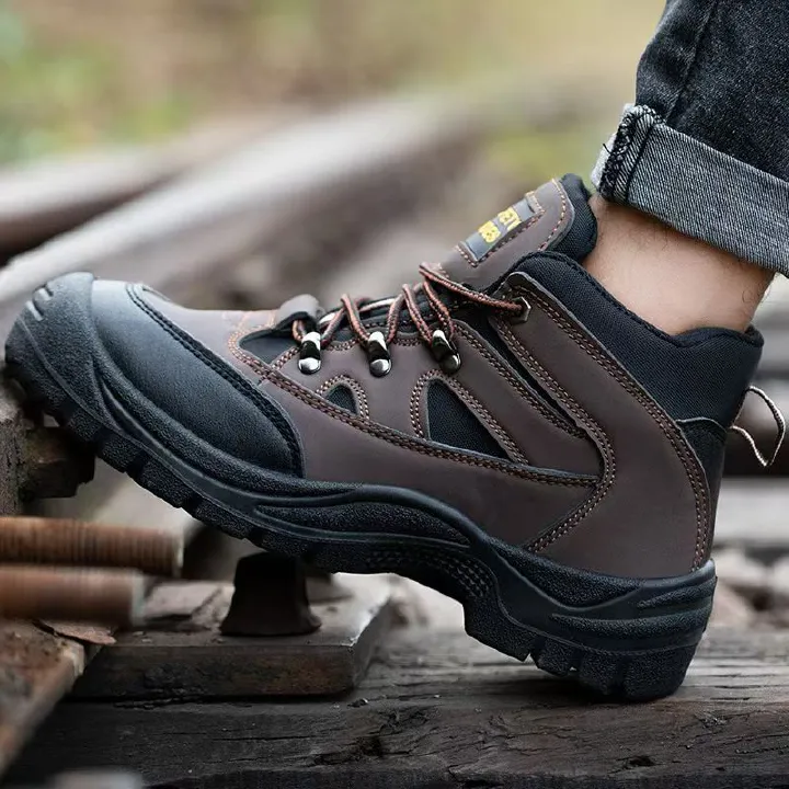 PU injection molded safety shoes, steel toe cap anti-smashing and anti-puncture safety shoes, oil, acid, alkali resistant, wear-resistant, breathable protective shoes, and martin boots.