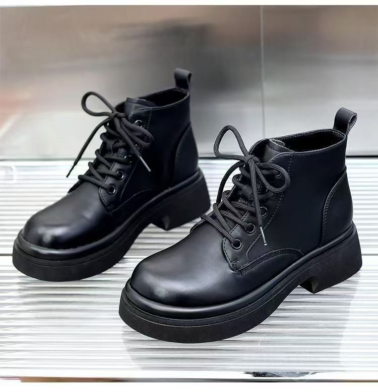 Ladies' Martin boots, round-toe lace-up Martin boots, large size genuine leather thick-soled versatile leather shoes, fashionable anti-slip wear-resistant black Martin boots.