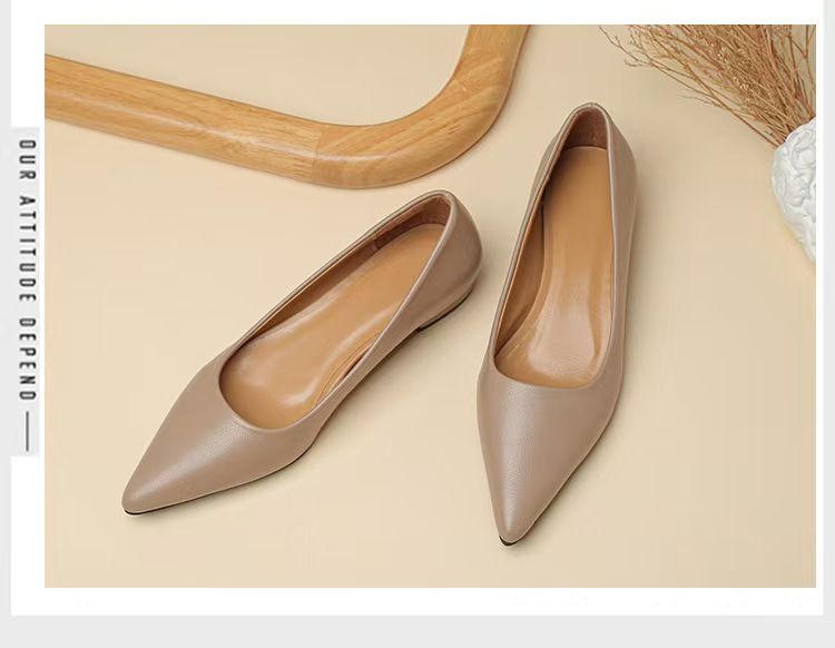 Women's pointed-toe, shallow-mouth, square-heeled leather shoes, business formal leather shoes, casual commuter single shoes, fashionable high-heeled women's shoes, black low-heeled leather shoes.