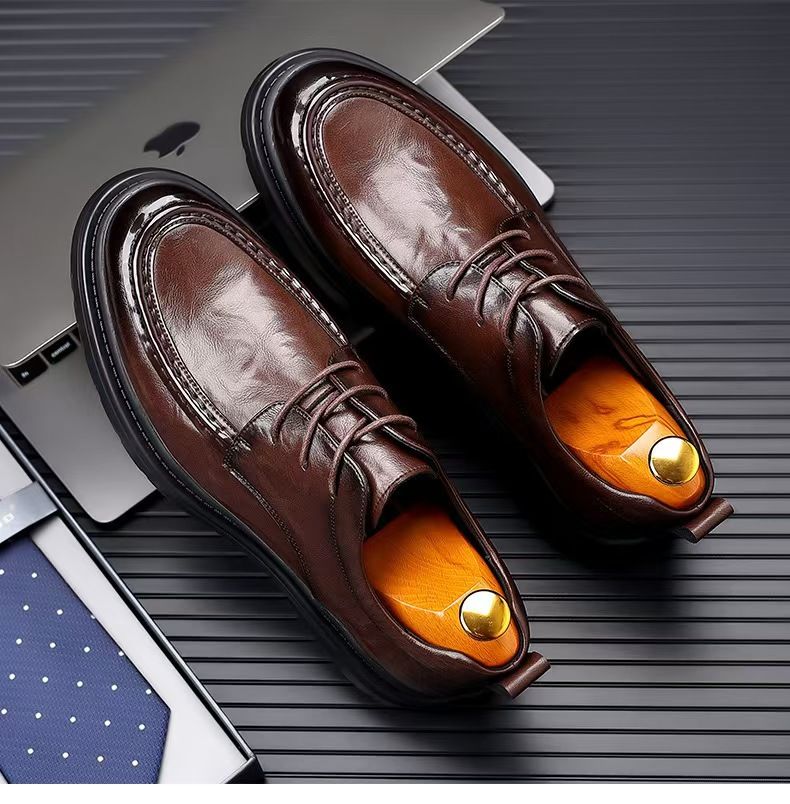 Leather shoes, men's fashionable best-seller British wedding shoes, inner height-increasing business formal leather shoes for men, banquet shoes.