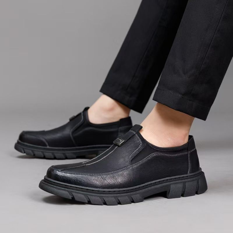 Men's business formal leather shoes, men's trendy low-top work shoes, fashionable board shoes, black men's leather shoes, wedding shoes.