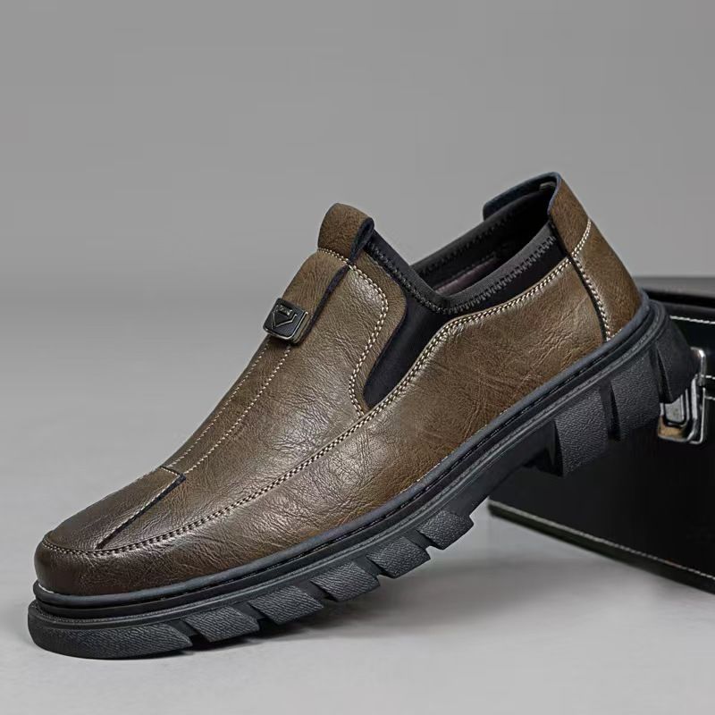 Men's business formal leather shoes, men's trendy low-top work shoes, fashionable board shoes, black men's leather shoes, wedding shoes.