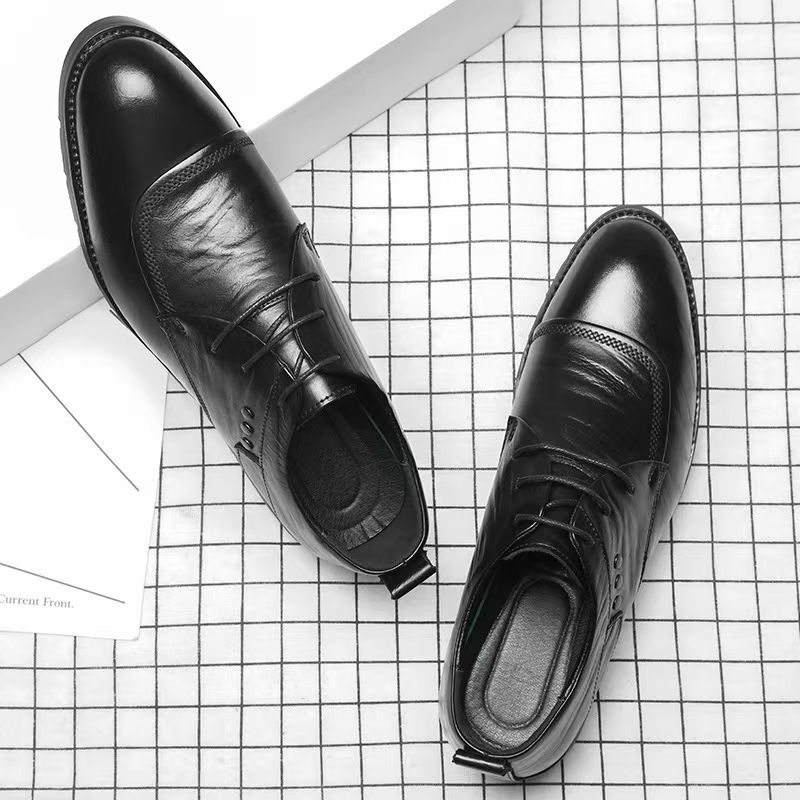 Leather shoes, lace-up pointed-toe men's shoes, fashionable black business formal leather shoes, soft-soled wear-resistant men's driving shoes.