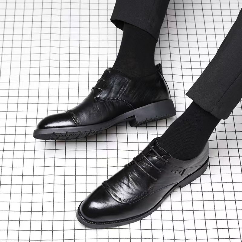 Leather shoes, lace-up pointed-toe men's shoes, fashionable black business formal leather shoes, soft-soled wear-resistant men's driving shoes.
