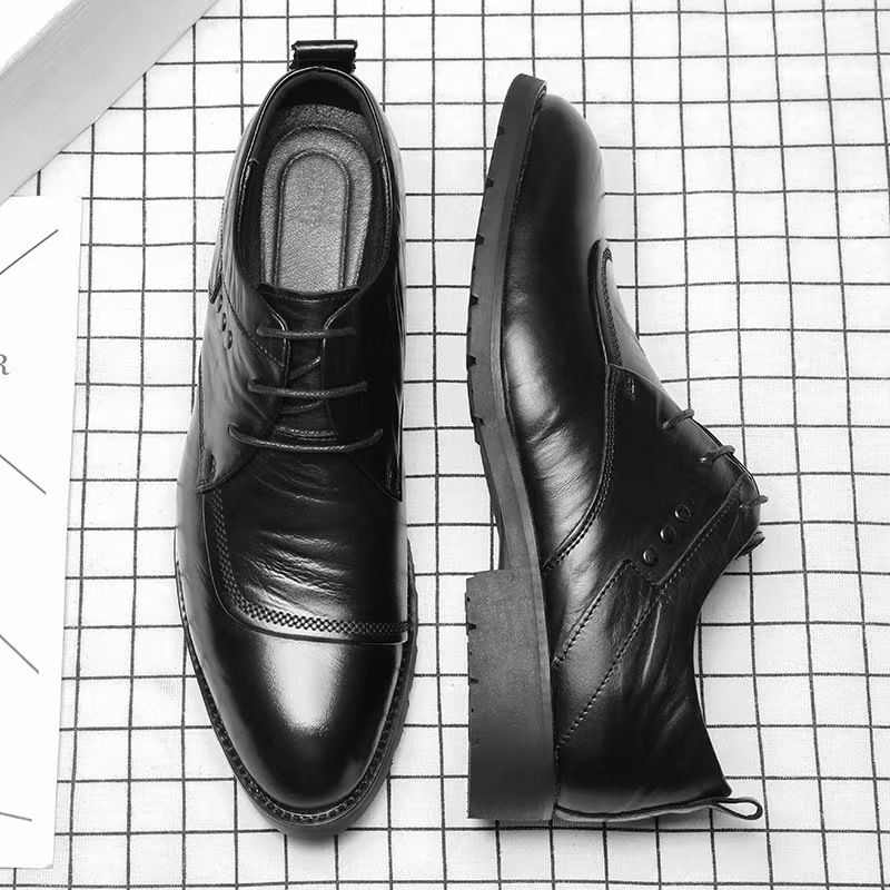 Leather shoes, lace-up pointed-toe men's shoes, fashionable black business formal leather shoes, soft-soled wear-resistant men's driving shoes.